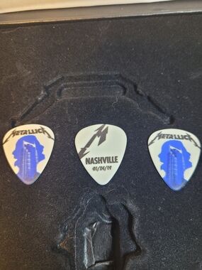 Metallica Nashville 01/24/19 Guitar Pick Set - White & Blue